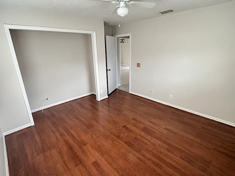 4265 NE 2nd Ct — Photo 6