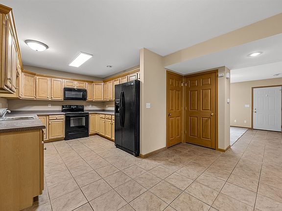 4th image of 110 Therese Ave