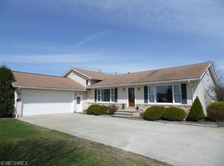 19095 Snyder Rd, Chagrin Falls, OH 44023