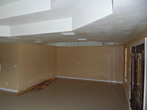 4th image of 213 San Pedro St