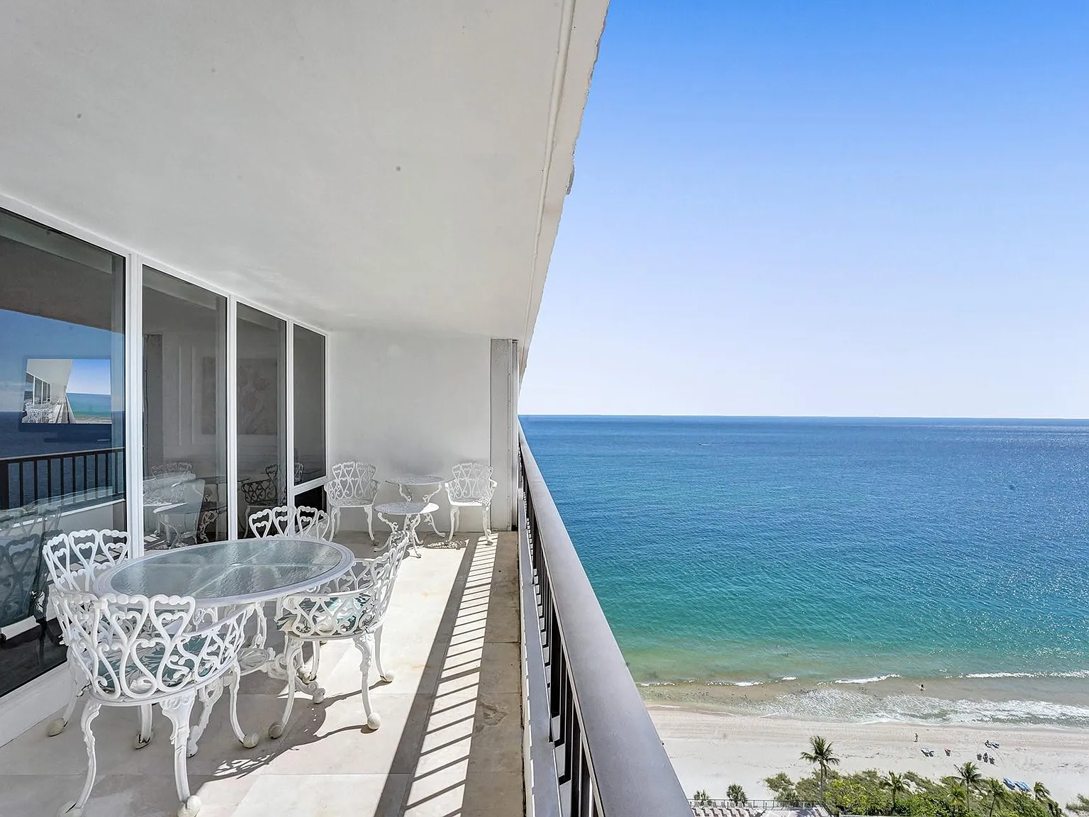 2 bed, 2.0 bath, 1650 sqft, $6,000 — Photo 3