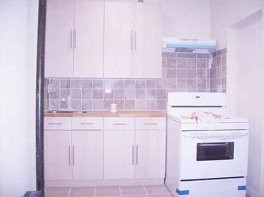 Rented by Perry Associates NYC Inc | media 23