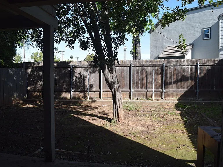 210 W Vermont Ave #107 — Photo 4