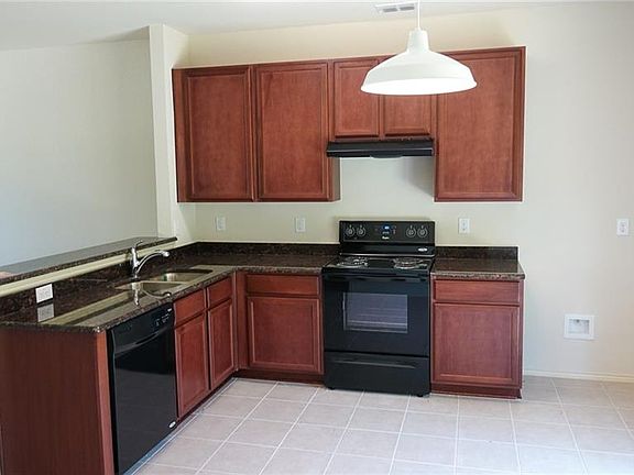 5th image of 105 Westwood Ct