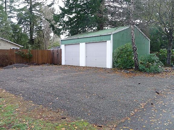 Detached garage/shop