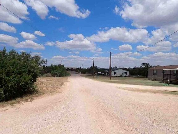 Exterior Neighborhood (street photo)