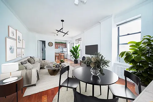 211 Avenue A #8 Photo 1