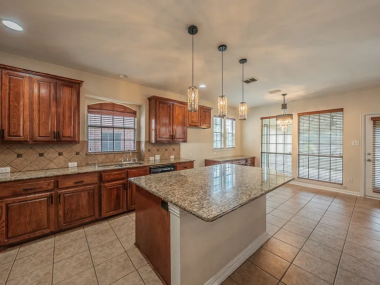 2217 Stonehenge Ln — Photo 10