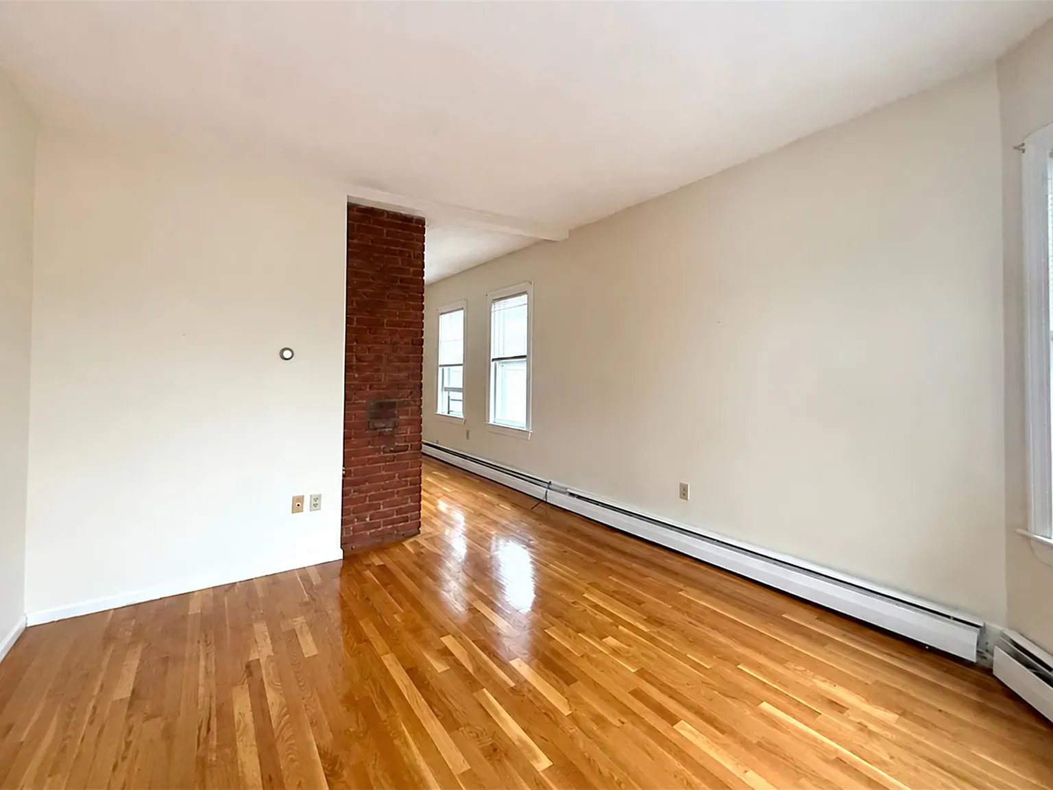 2 bed, 1000 sqft, $3,000 — Photo 2
