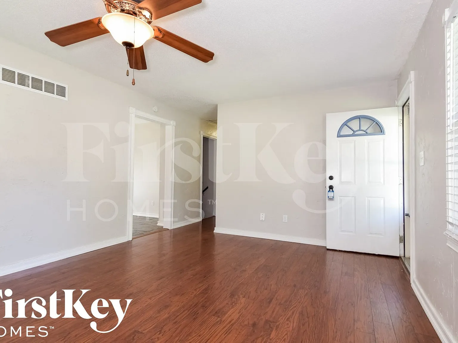 3 bed, 2.0 bath, 1504 sqft, $1,820 — Photo 3