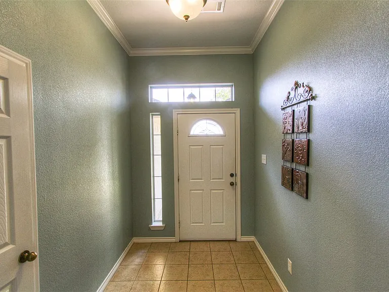 1508 Bluefield Ct — Photo 2