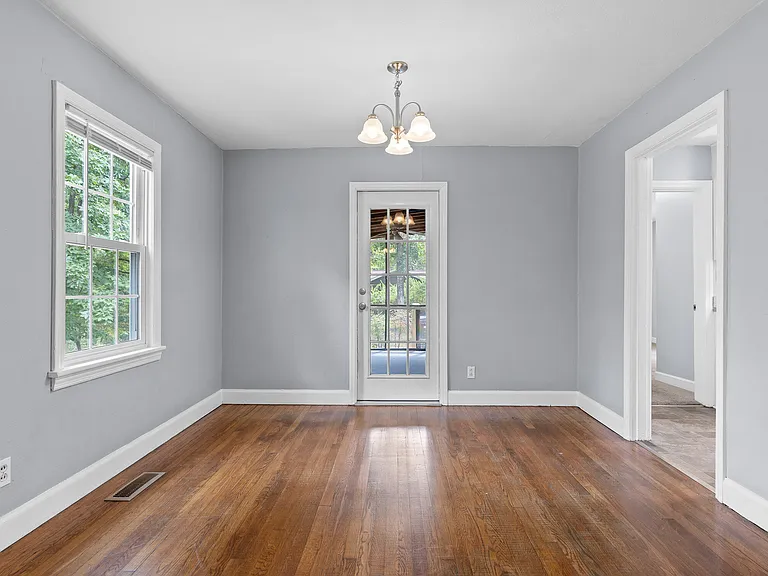 949 Signal Rd — Photo 9