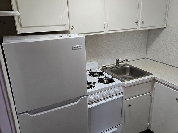 4th image of 1038 S 16th St #3