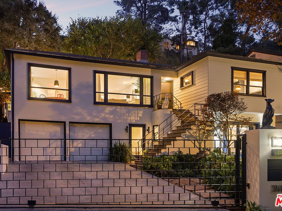 1st image of 2940 N Beachwood Dr