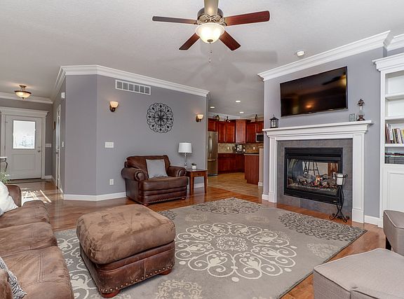 5th image of 704 Justin Dr