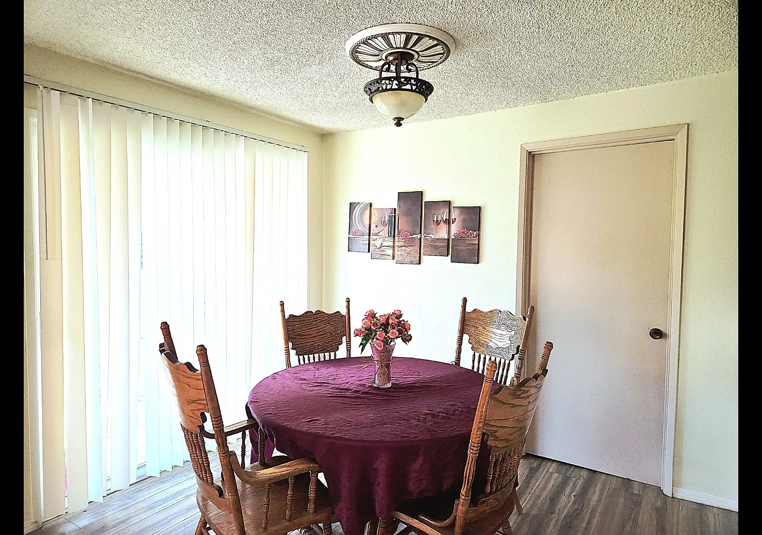 3 bed, 1.5 bath, 1300 sqft, $2,995 — Photo 1