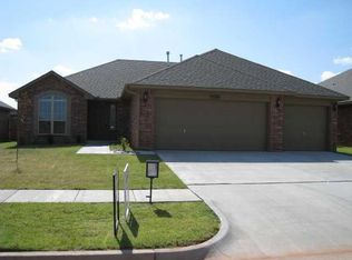 9509 Crooked Creek Ln, Moore, OK 73160