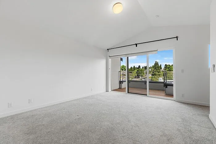 3819 S Cloverdale St — Photo 30