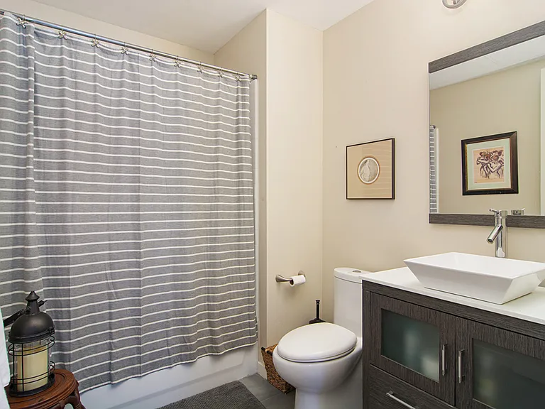 527 10th Ave #410 — Photo 24