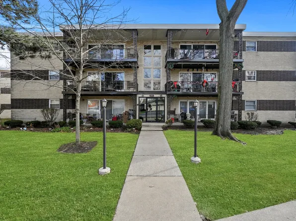 915 8th Ave APT 9, La Grange, IL 60525