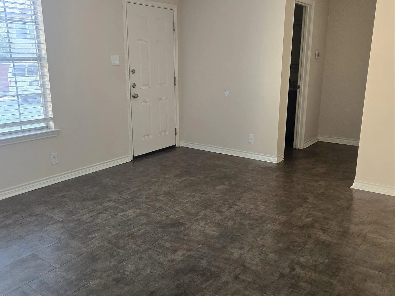 2 bed, 1.5 bath, 900 sqft, $1,595 — Photo 4