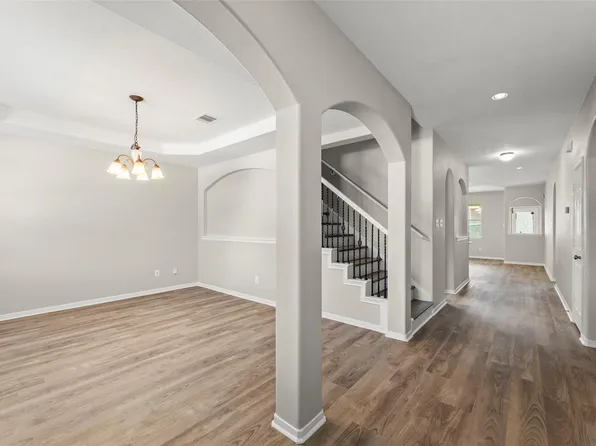 8911 Willow Wind Ln, Houston, TX 77083