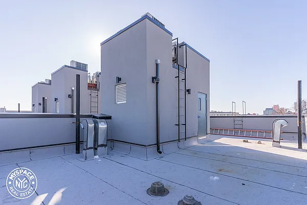 Rented by MySpaceNYC | media 25