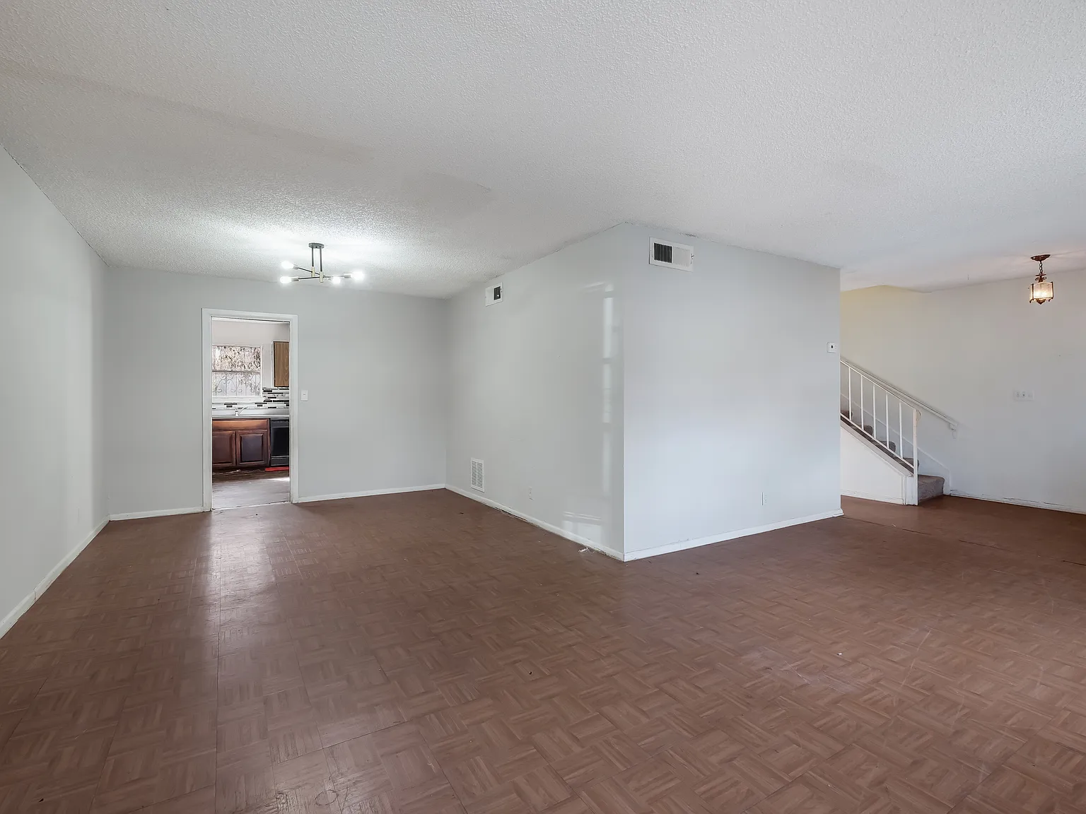 3 bed, 2.5 bath, 1988 sqft, $1,350 — Photo 3