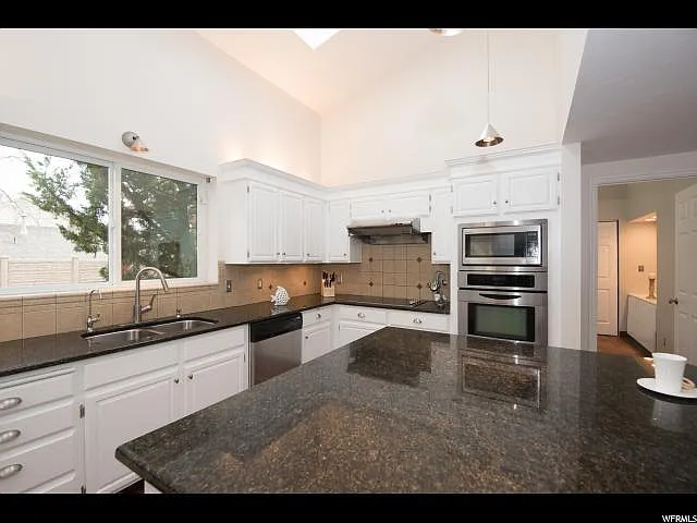 1407 S Chancellor Way — Photo 6