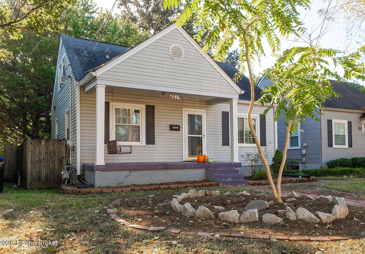 3 bed, 1.0 bath, 1238 sqft, $1,700 — Photo 1