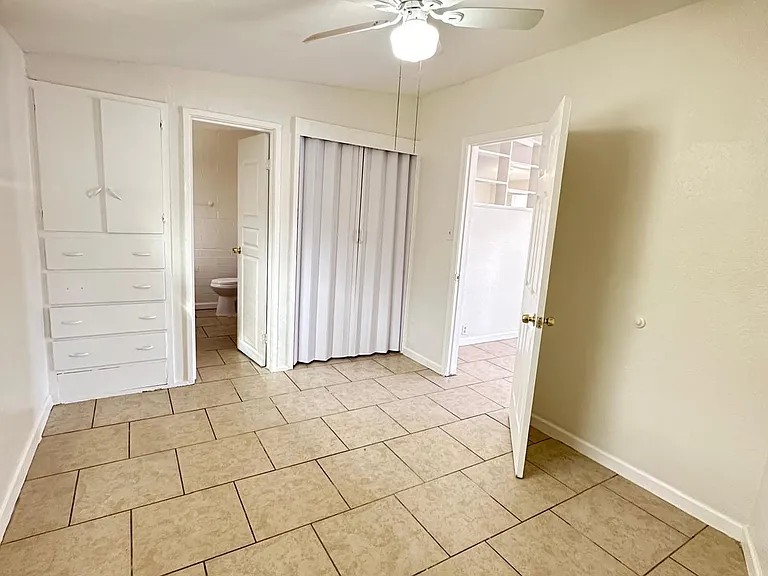6633 N 67th Ave #9 — Photo 10