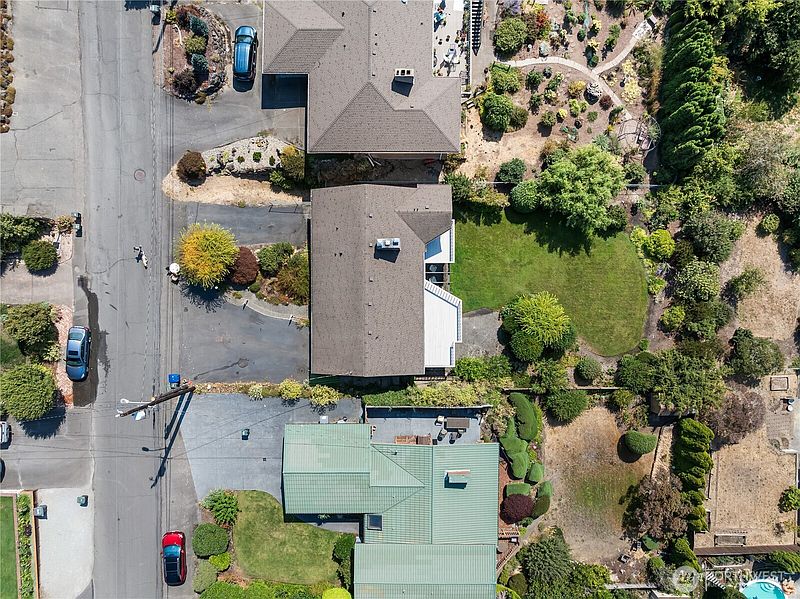 5th image of 12153 Marine View Drive SW