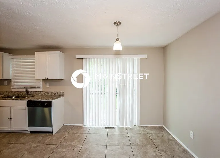 922 Waring Dr W — Photo 8