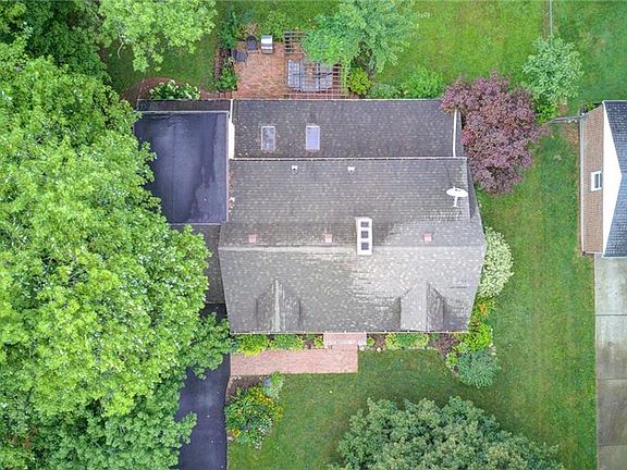 5th image of 257 Balmoral Dr