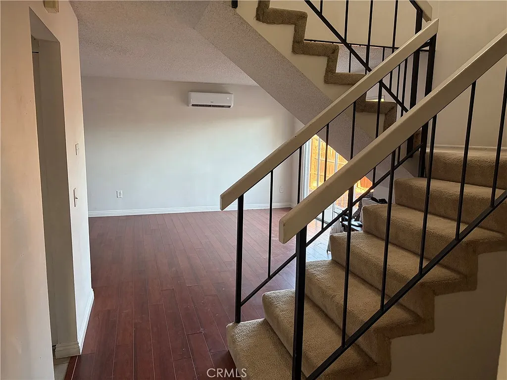 3 bed, 1.5 bath, 1380 sqft, $3,100 — Photo 2
