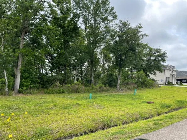 101 Bald Eagle Dr, Belle Chasse, LA 70037