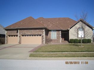 1306 N Fenchurch Ln, Springfield, MO 65802