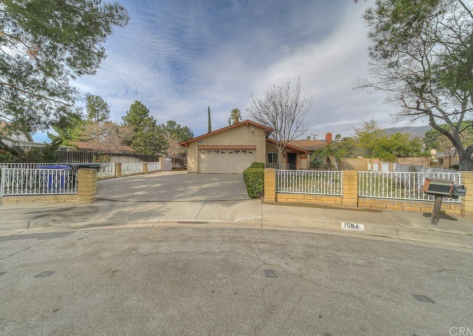 1st image of 1584 W Windsor Pl