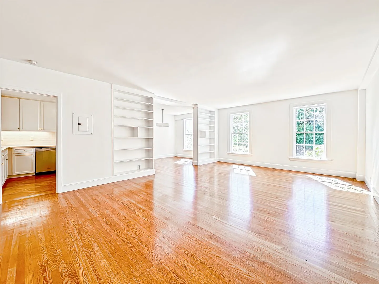 Elegant & Spacious 2BR/2BA Two-Level Condo with Private Garage in Pacific Heights — Photo 3