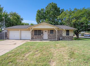 200 SW Thomas St, Burleson, TX 76028