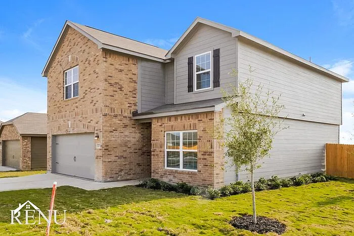 5 bed, 2.5 bath, 2542 sqft, $2,585 — Photo 2