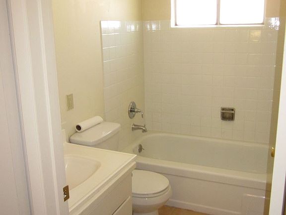 2nd image of 926 Carro Dr APT 4