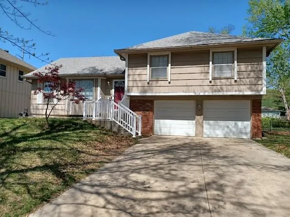 9016 W 82nd Pl, Overland Park, KS 66204