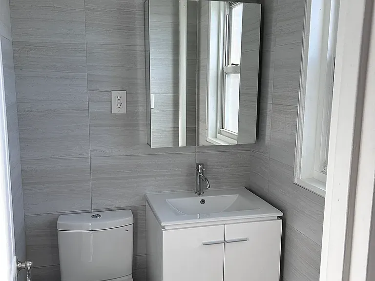 Shorecrest Towers — Photo 7