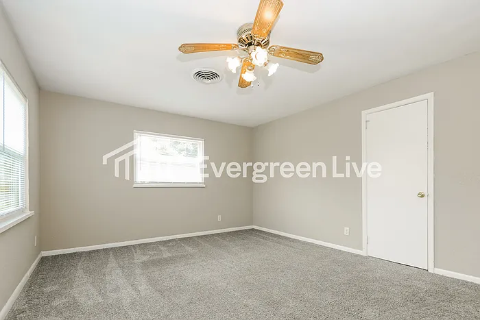 3817 E 5th St — Photo 8