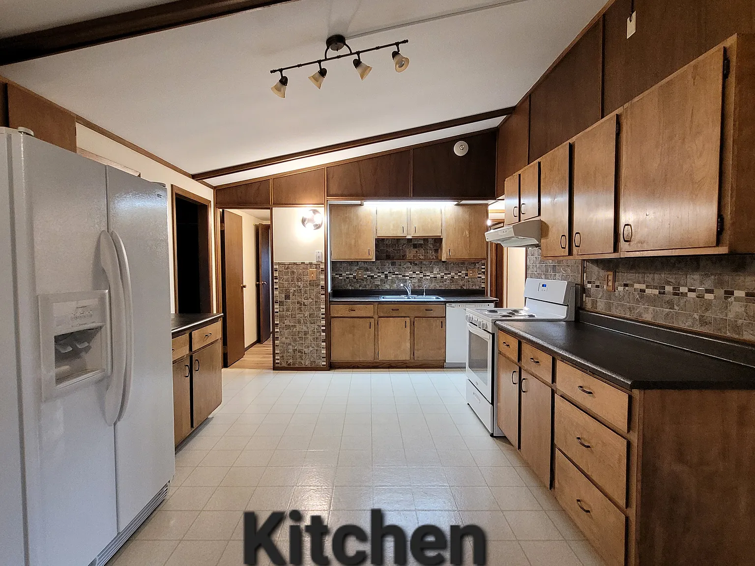 3 bed, 1.5 bath, 1862 sqft, $2,395 — Photo 4