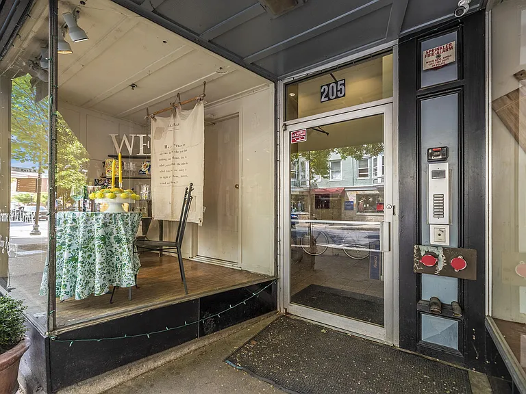 205 N Market St — Photo 11