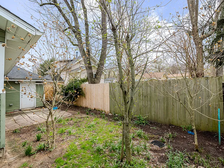 306 Brown St — Photo 16