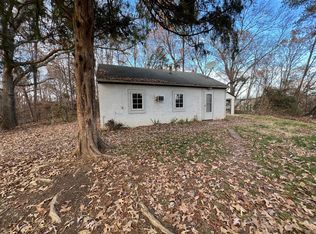 202 Truslow Rd, Fredericksburg, VA 22405