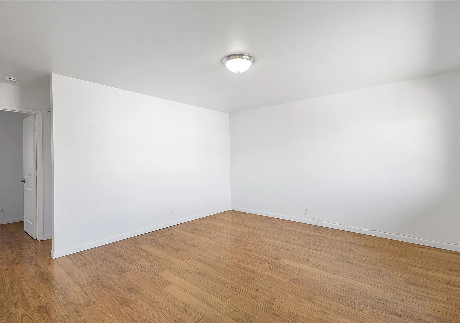 2136 Lincoln Ave #P - 2 bedroom | 1 bath | Upper unit — Photo 3